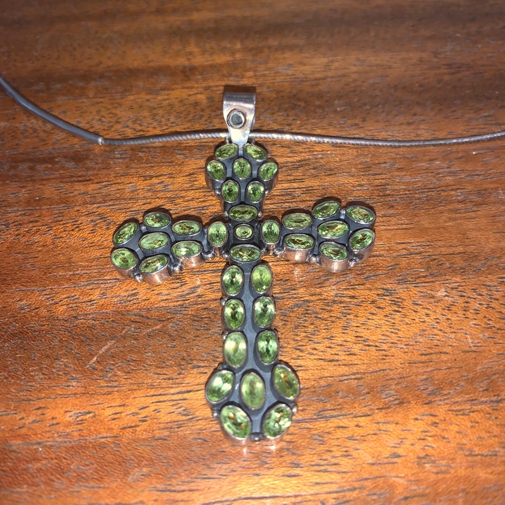 STUNNING FACETED PERIDOT CROSS-925